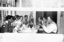 Yhteiset ruokailuhetket kuuluvat edelleen ohjelmaan, varsinkin talkoopäivinä